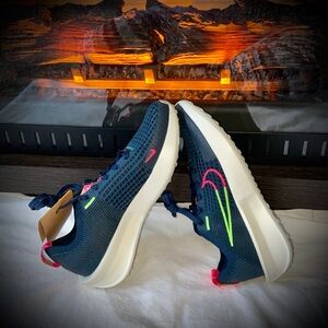 NWT Nike Sz-7 Women’s Run/Walk/Skip Shoes Recycled Content, 🌎 Friendly Sneaker